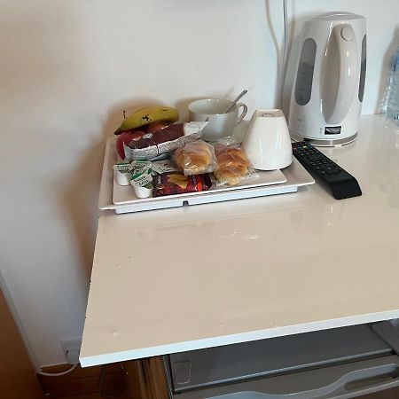 Tj Homes - Double Room With Single Bed - 3 Min To Tube Station - London Ruislip Exterior foto